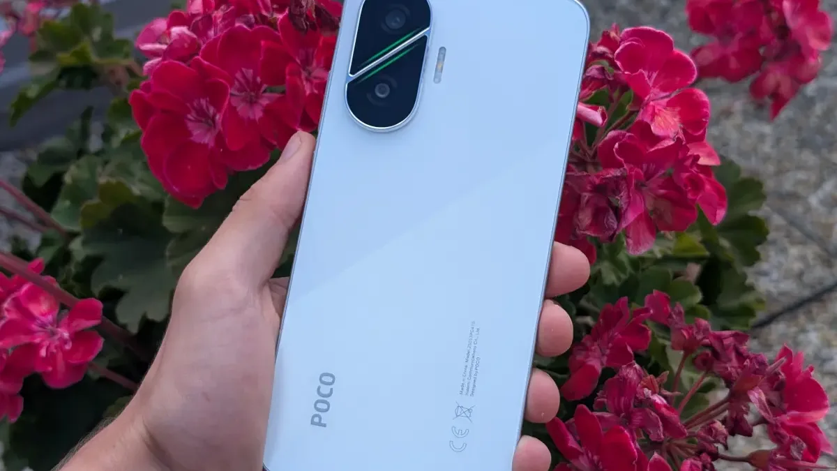 POCO F7 má na svou cenu až podezřele dobrou výbavu. Čím nás zaujalo?