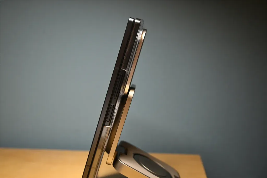 Novější model Qi2 nabíječky už tento problém nemá