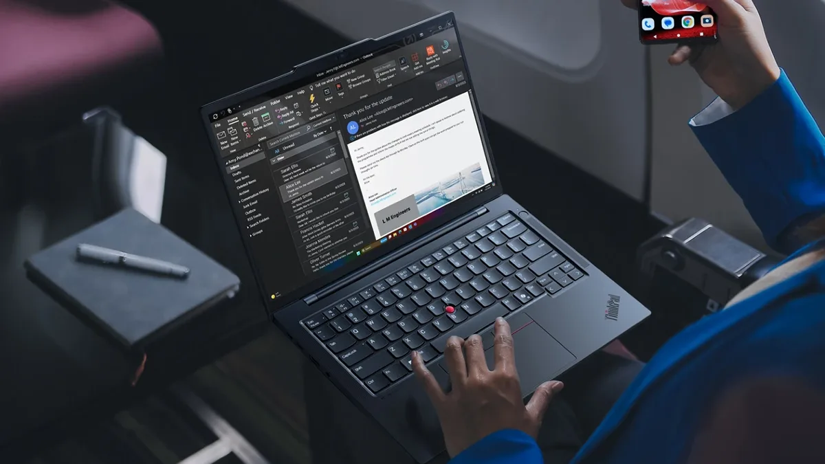 ThinkPad T14s vydrží úchvatných 22 hodin! Má Snapdragon X Elite a teď ho pořídíte o 17 tisíc levněji