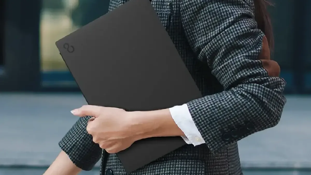 Fujitsu se chlubí nejlehčím notebookem světa. Má 14″ displej, rychlý Intel Ultra 7 a překvapivě bohatou nabídku portů