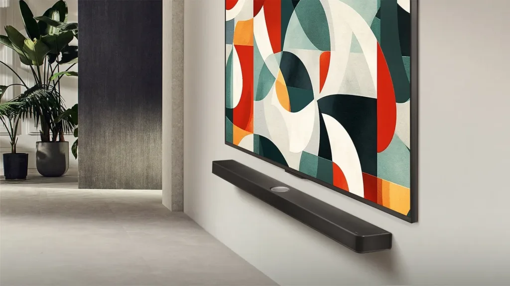 LG 65QNED85A6C na stene se soundbarem