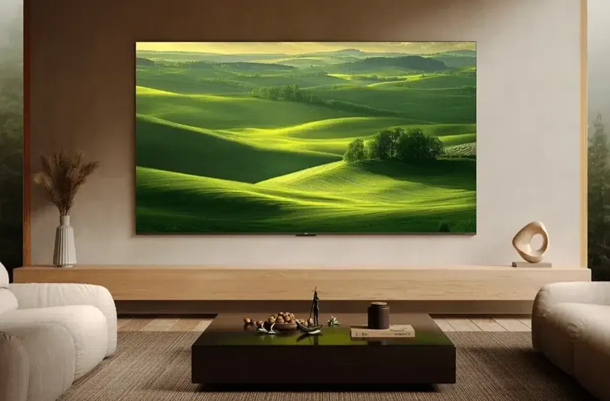 TCL 55Q7C se zelenym obrazem v obyvaku