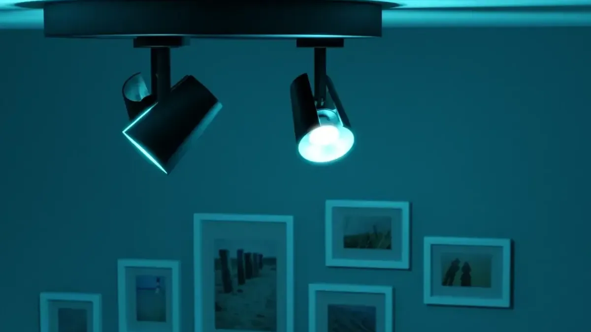 Chytrá žárovka za 150 Kč. TechToy Smart Bulb pořádně zlevnila, umí měnit barvy a umí Wi-Fi i Bluetooth