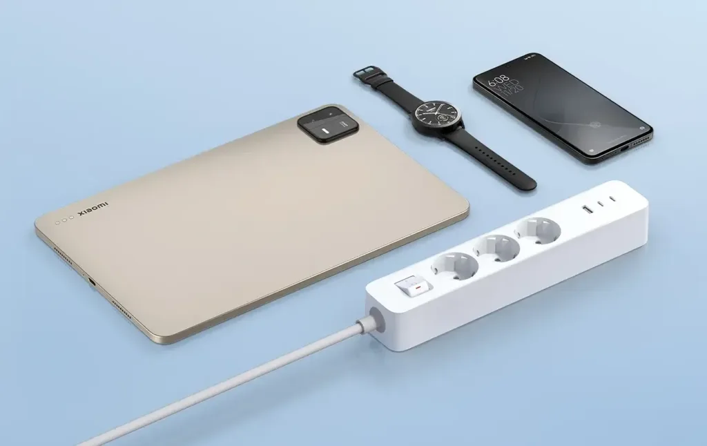 Xiaomi 20W Power Strip se zarizenimi vedle sebe