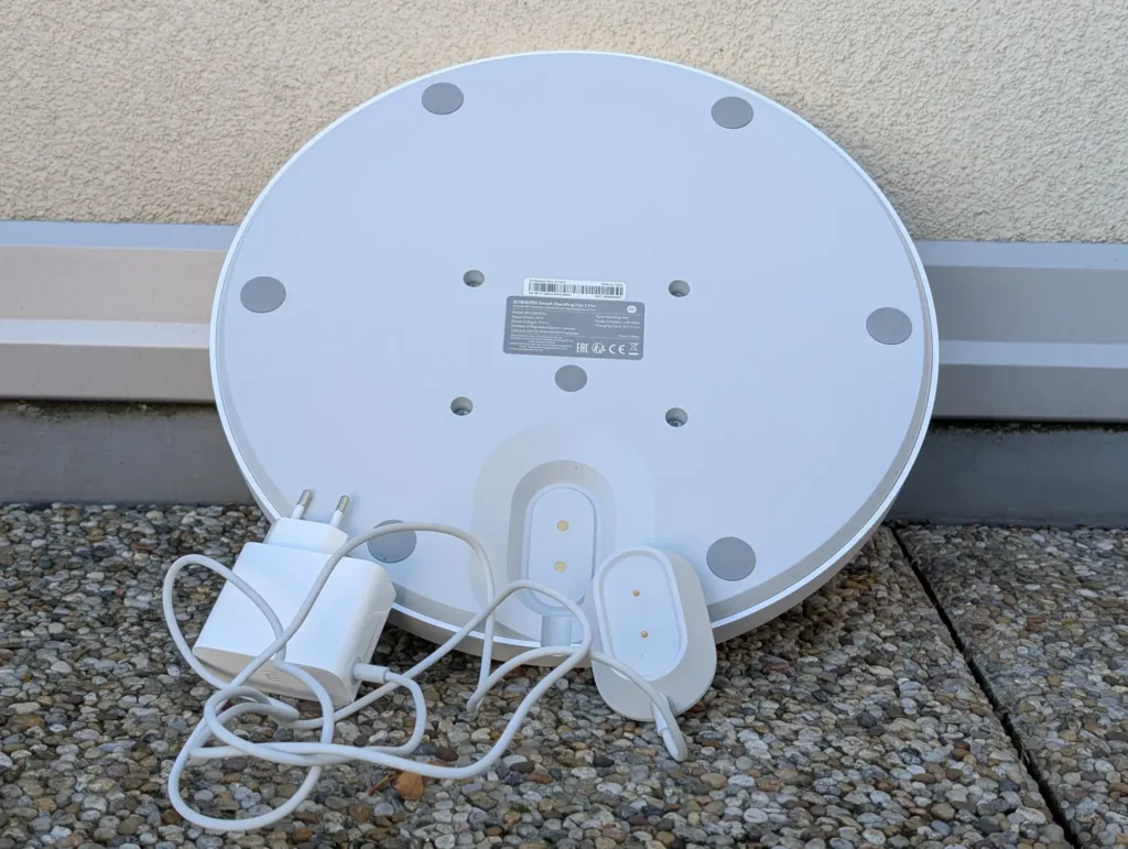Xiaomi Smart Standing Fan 2 Pro napajeci adapter a spodni strana podstavy