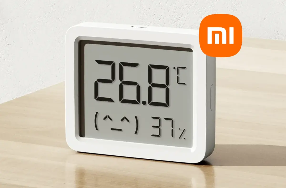 Xiaomi Temperature and Humidity Monitor 3 Mini na stole
