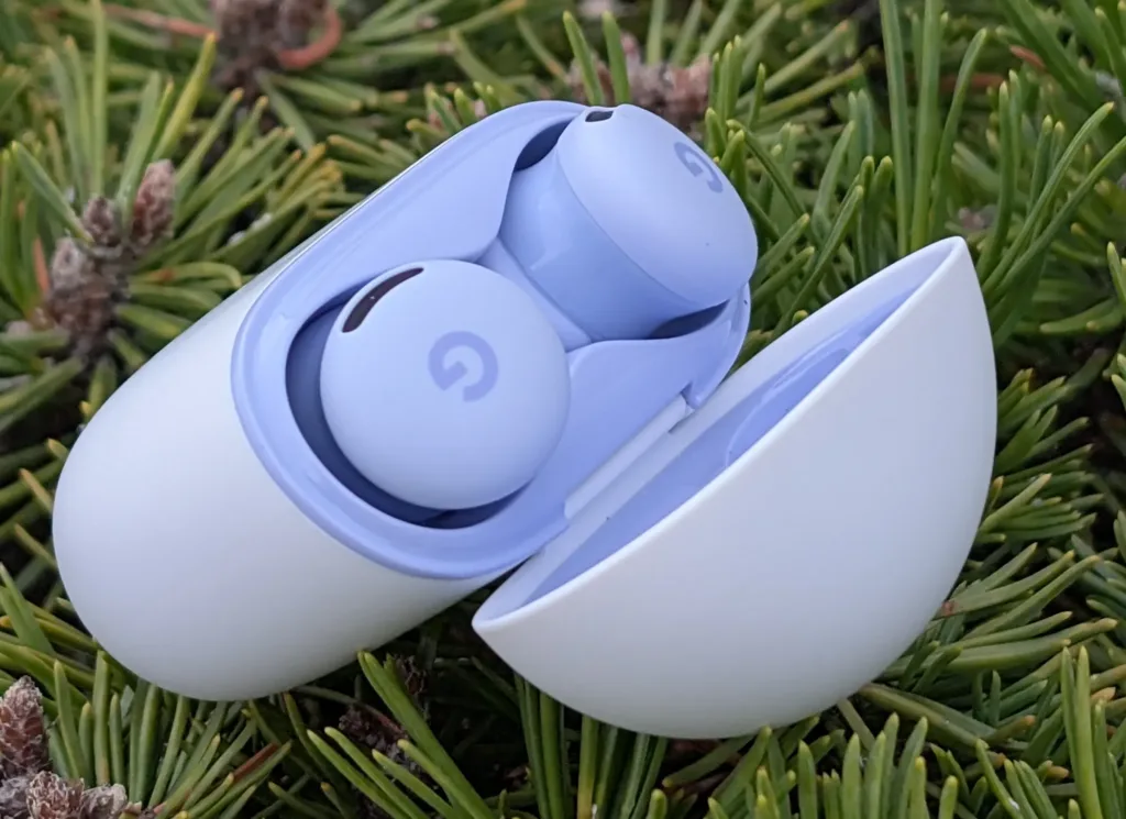 google pixel buds 2a otevrena krabicka na jehlici