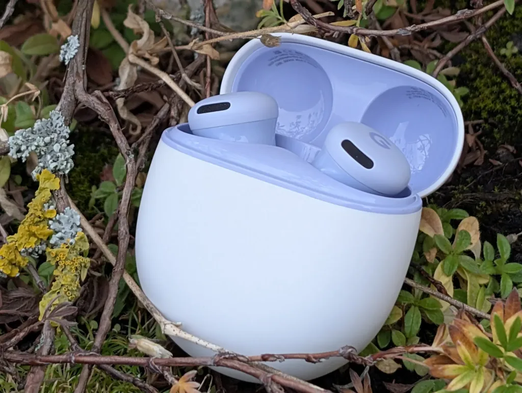 google pixel buds 2a otevrena krabicka v rostline