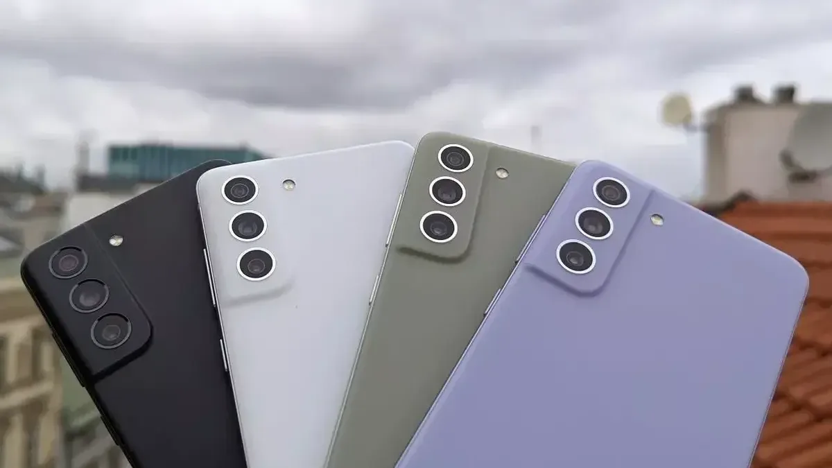 Samsung Galaxy S21 FE dostává poslední velkou aktualizaci. Už ji máte?