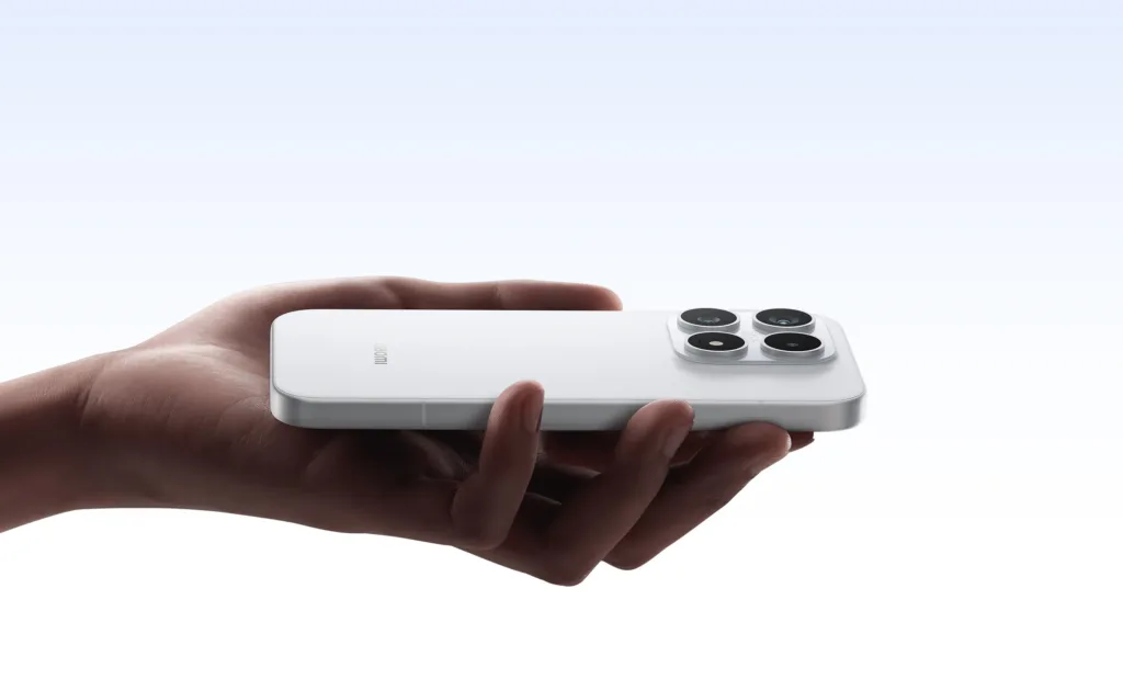 xiaomi 17 bila v ruce