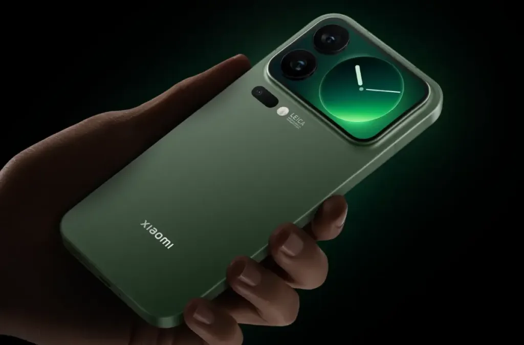 xiaomi 17 pro v ruce zadni strana