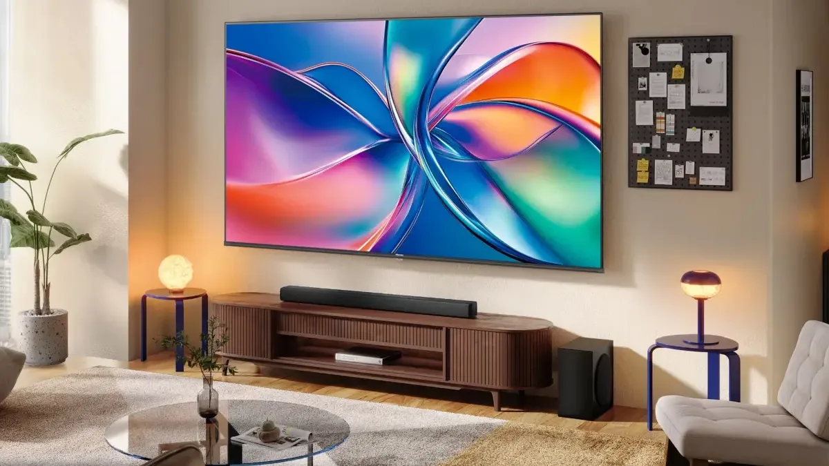 Udělejte si doma kino: Tahle 98″ QLED televize Hisense nikdy nebyla levnější, má až 144 Hz a 50W zvukový systém