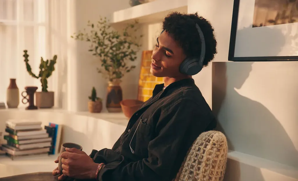 Sony Noise Cancelling WH CH720N cerna na hlave