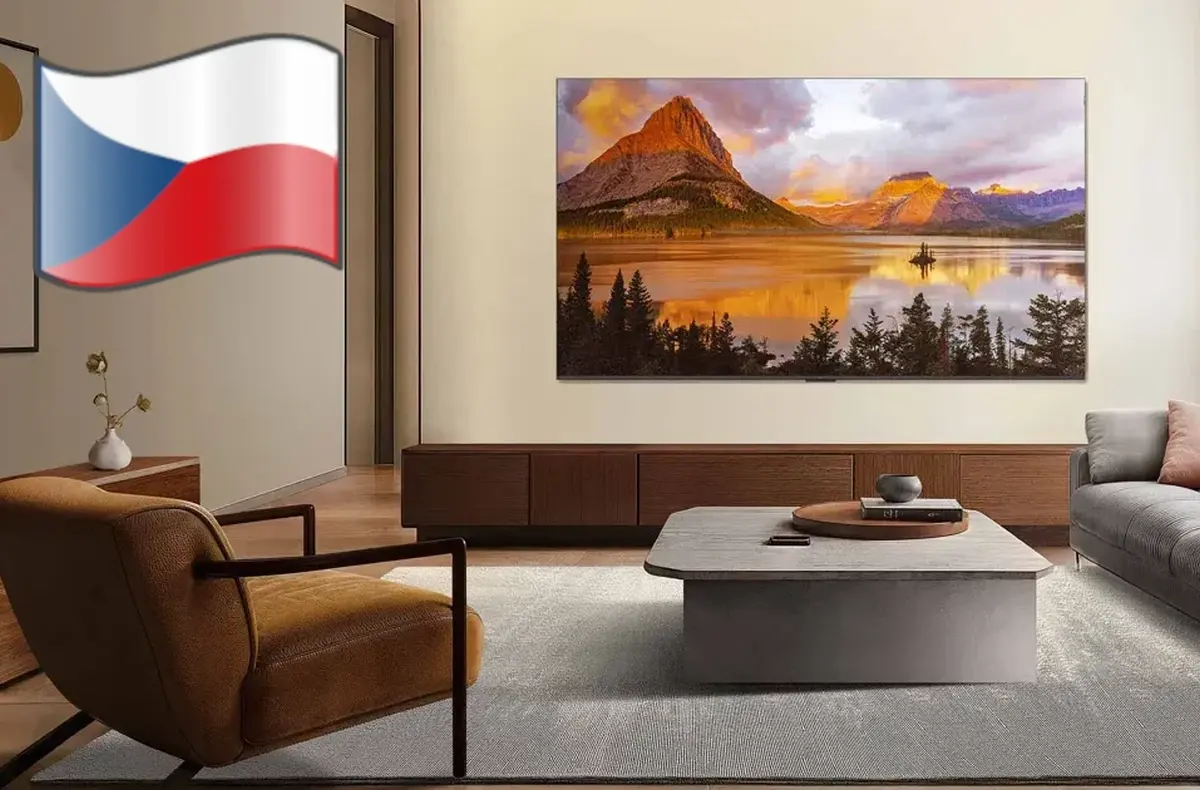 TCL 50P7K v obyvaku na stene