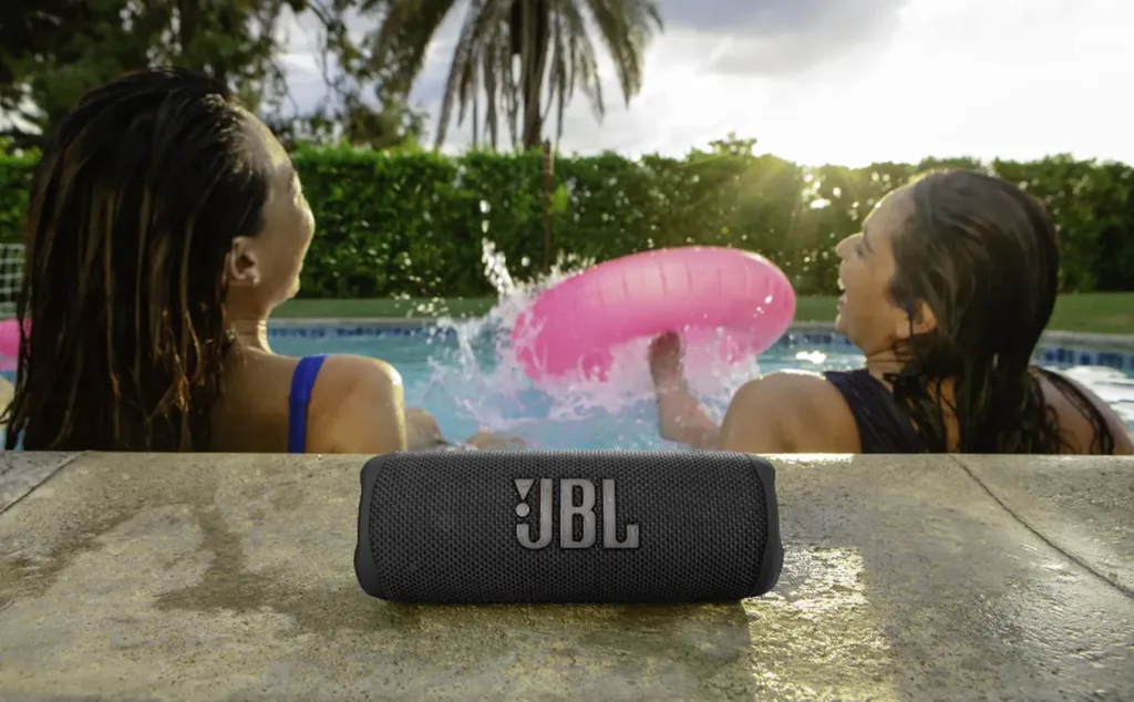 jbl flip 6 u bazenu