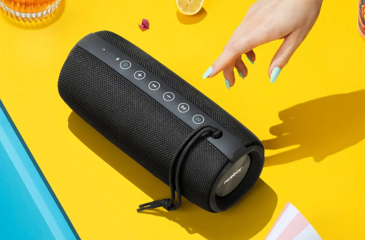 niceboy titan 4 na zlutem povrchu oficialni