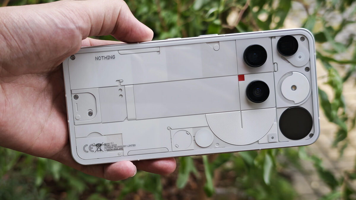 Nothing Phone (3) je mnohem lákavější koupě! Má unikátní vzhled, teleobjektiv a čistý systém