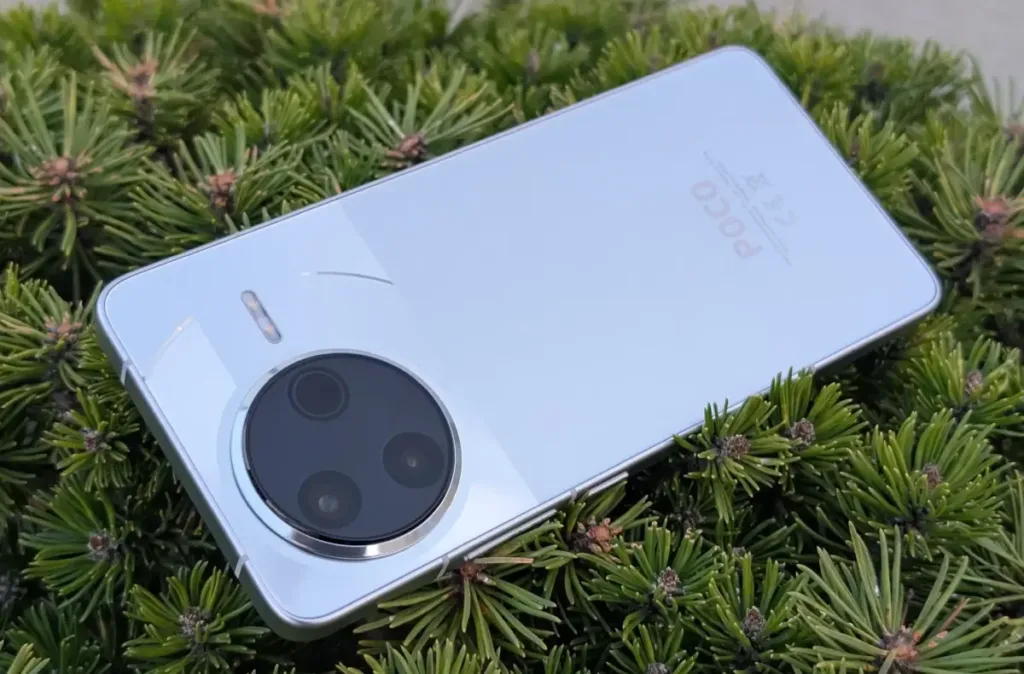 poco f7 pro na jehlici zada