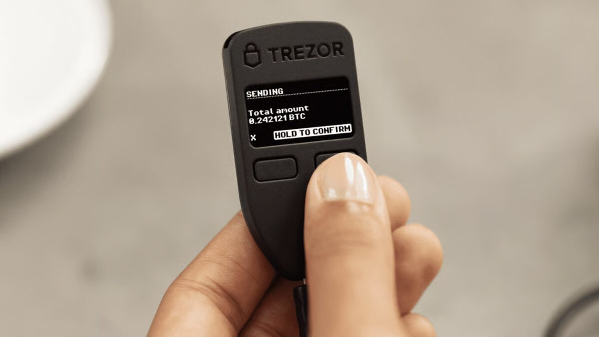 Hardwarová kryptopeněženka za pakatel! Trezor Model One teď v Česku nestojí ani 500 korun