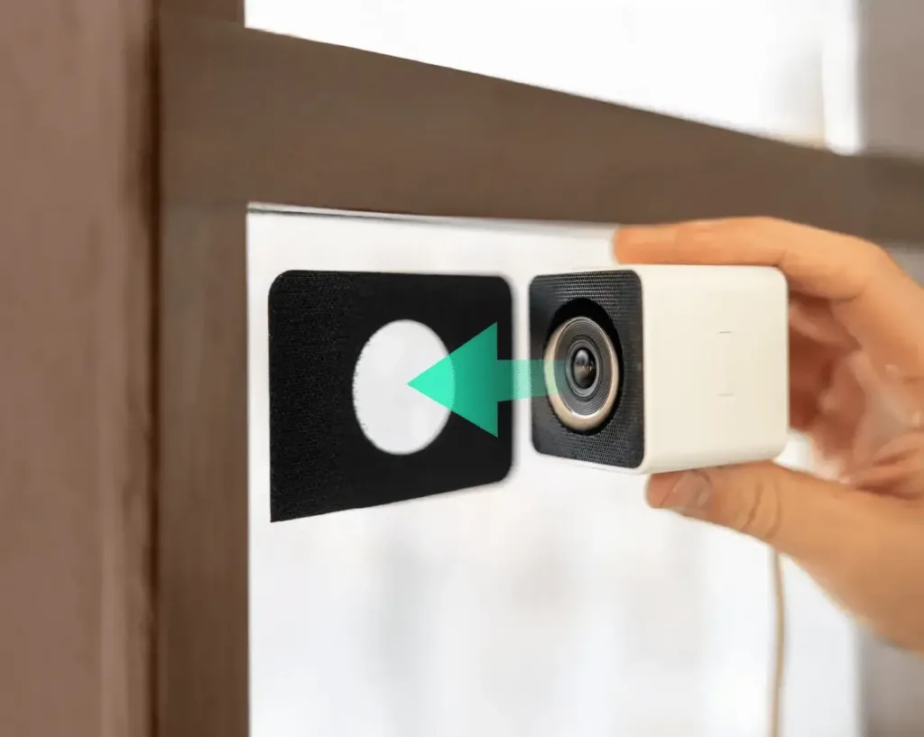 wyze window cam umisteni na okno s rameckem