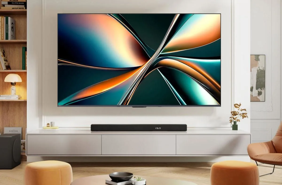 Hisense 55U7Q v obyvaku na stene jpg