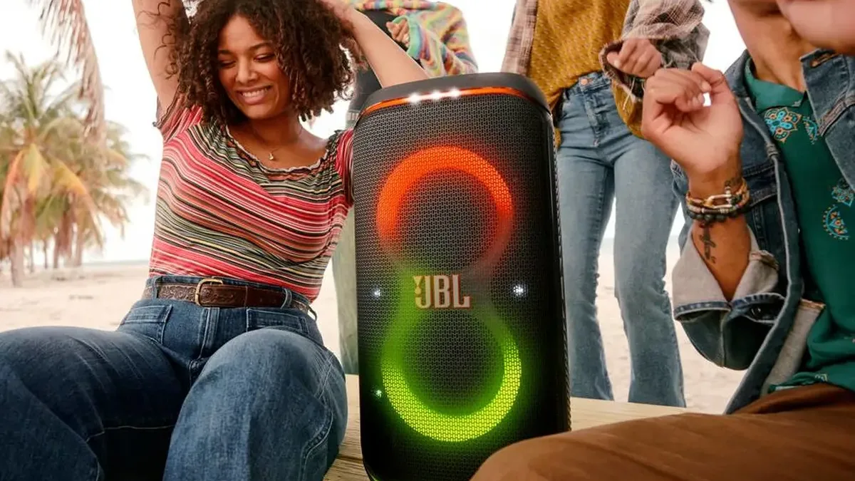 Rozjeďte párty: JBL PartyBox CLUB 120 nikdy nebyl levnější, má super výkon, světelnou show a AI vylepšení zvuku