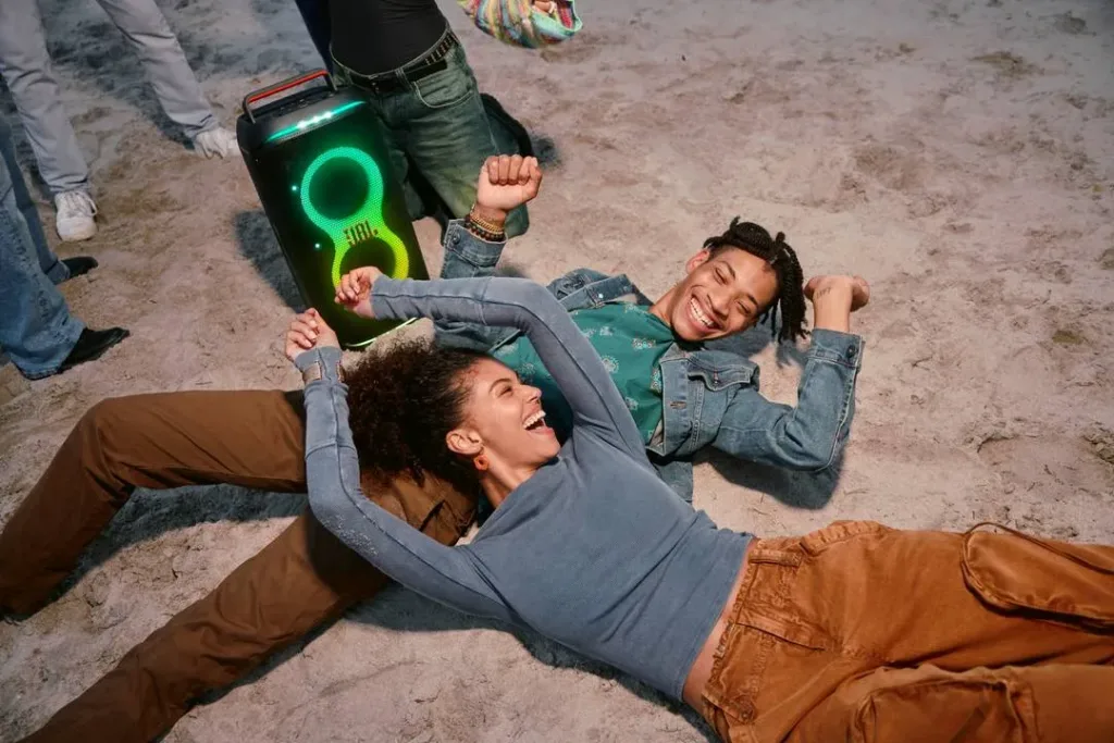 JBL PartyBox CLUB 120 na plazi