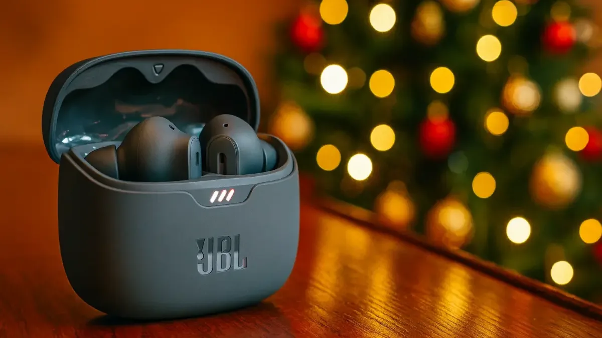 Chcete sluchátka JBL s aktivním potlačením hluku? Tahle zlevnila na 1 249 Kč a mají fajn výdrž