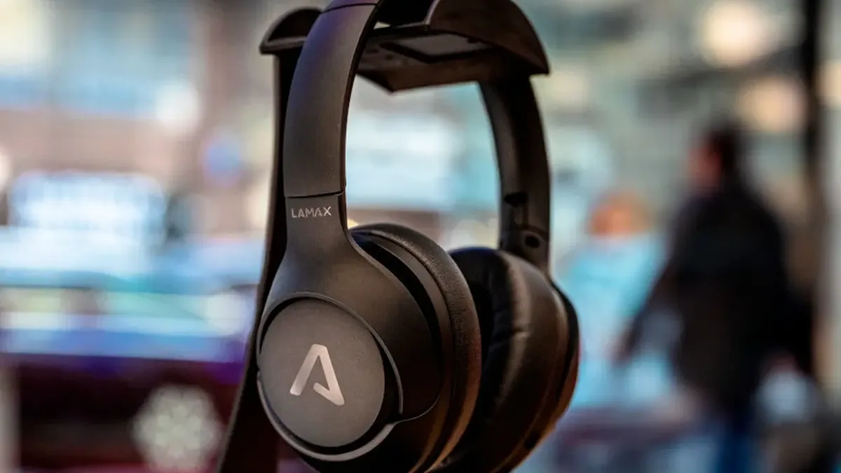 Sluchátka LAMAX NoiseComfort2 ANC zlevnila. Mají slušnou výdrž a uživatelé je chválí