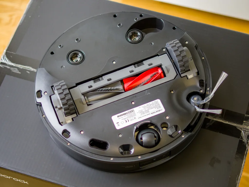 Roborock Saros 10R vysávání