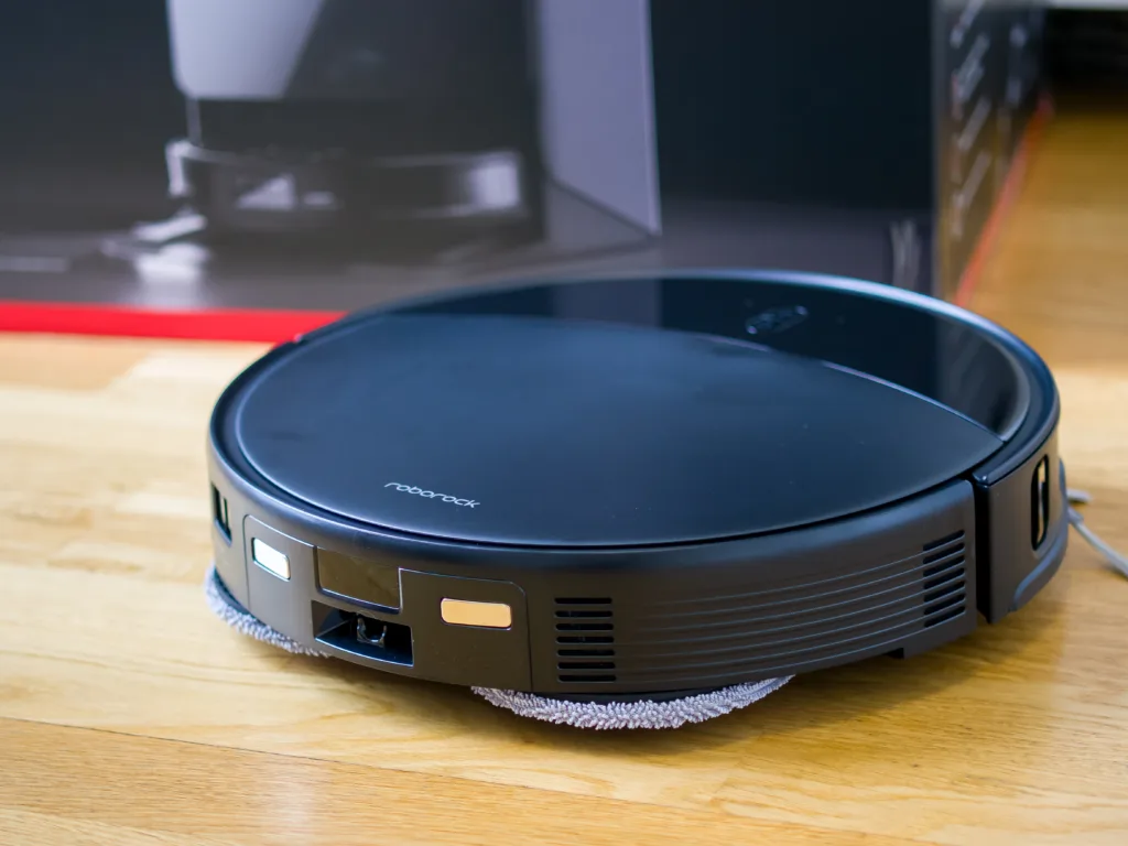 Roborock Saros 10R robotický vysavač