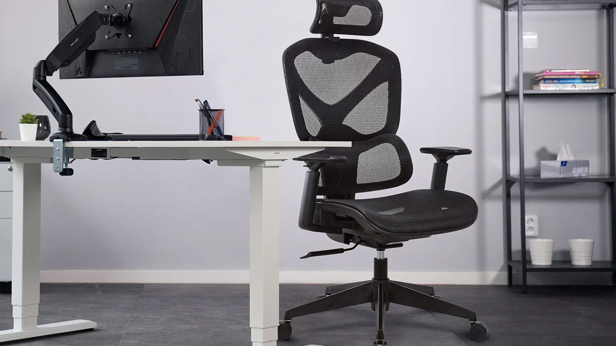 Alza vyprodává praktickou kancelářskou židli! Nabízí nastavitelnou bederní opěrku a síťovaný sedák