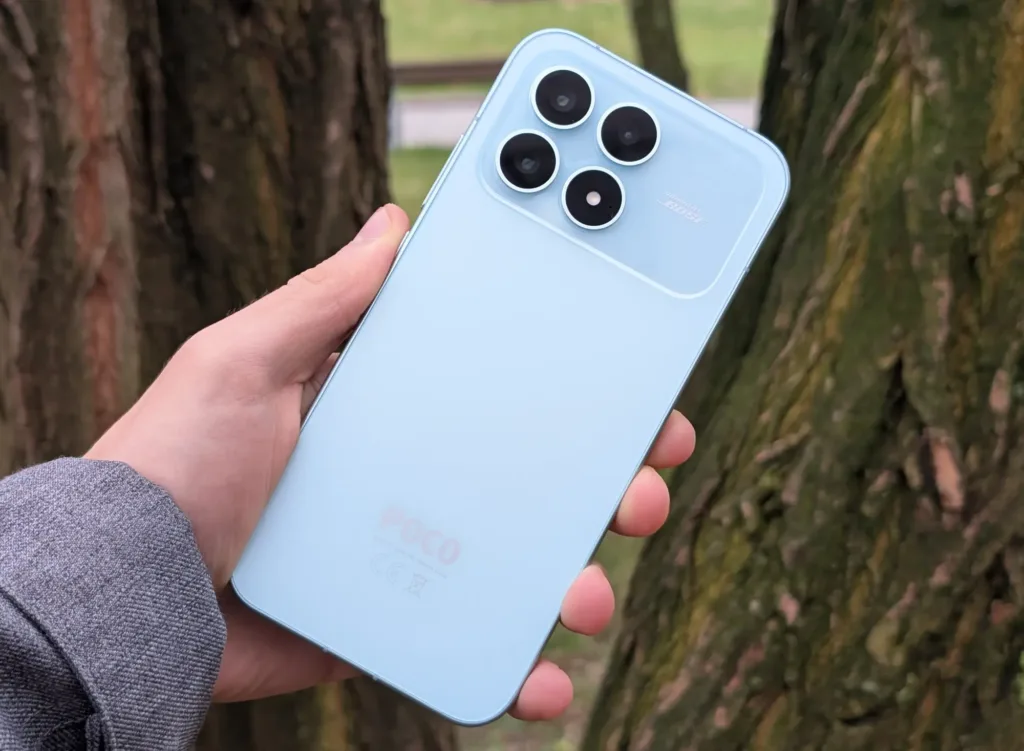 poco f8 pro zadni strana stromy