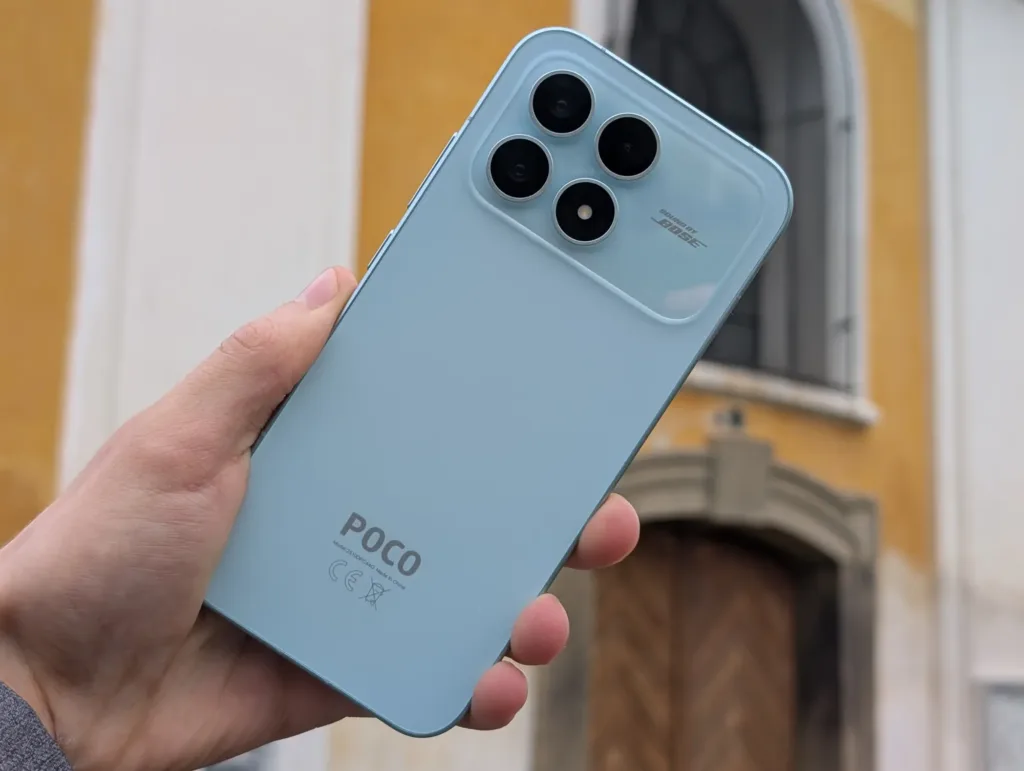 poco f8 pro zadni strana u kaple