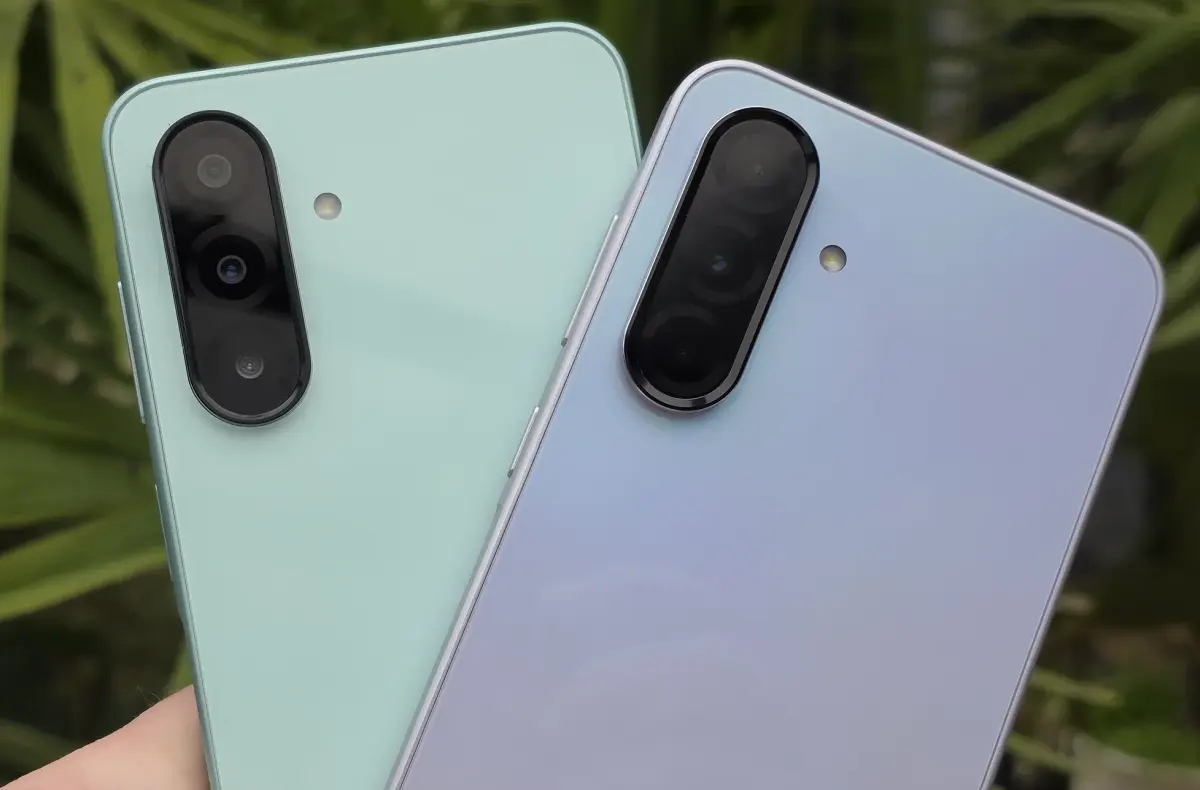 samsung galaxy a36 a26 barevne varianty v ruce