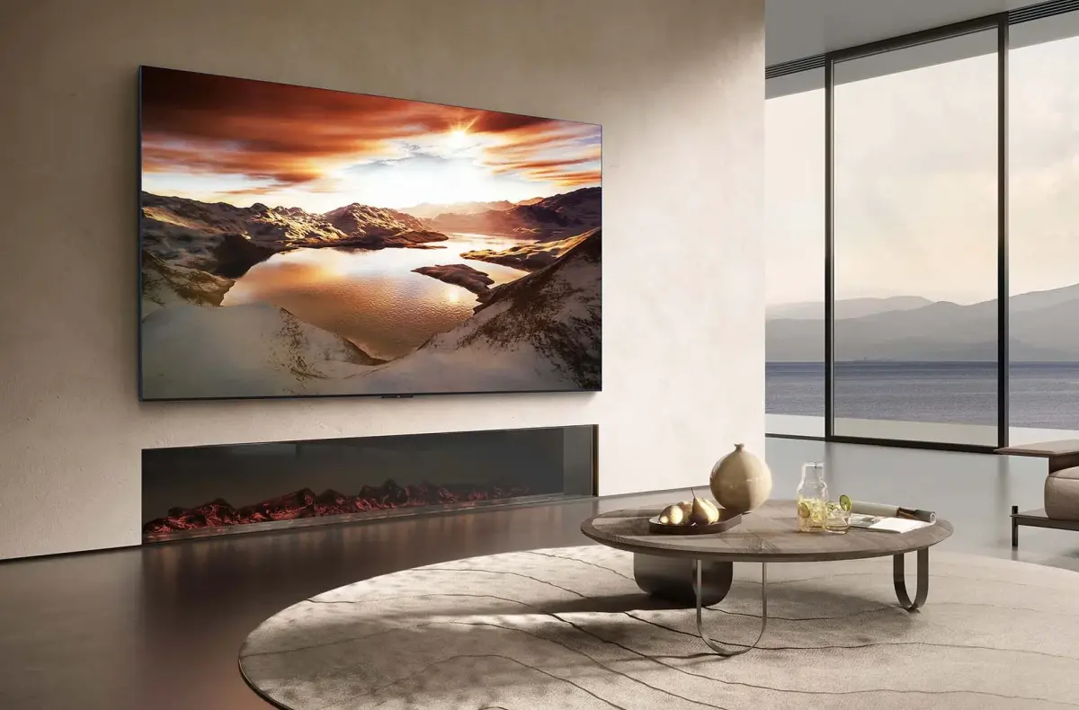 TCL 85X11K v obyvaku na stene