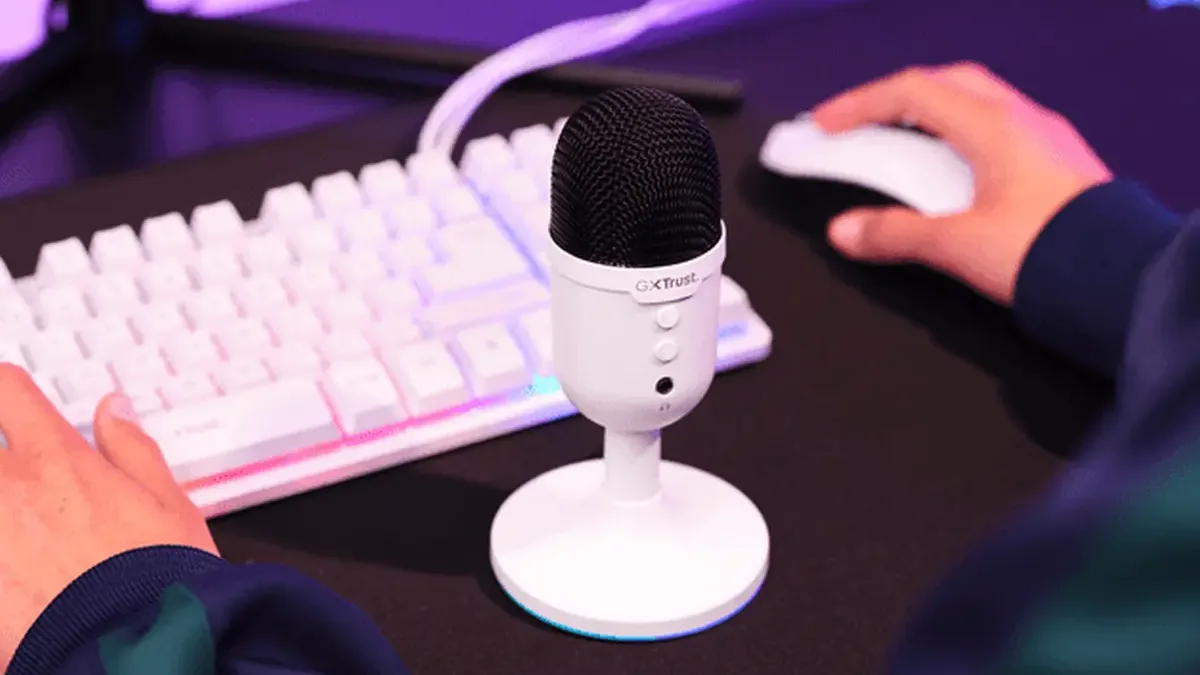 Herní mikrofon trust hodně zlevnil. Za pětistovku nabídne slušnou kvalitu zvuku a praktické funkce