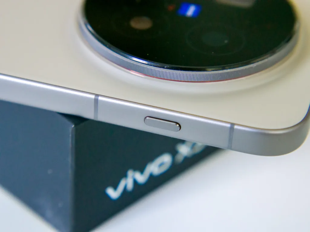 Vivo X300 Pro boční tlačítko