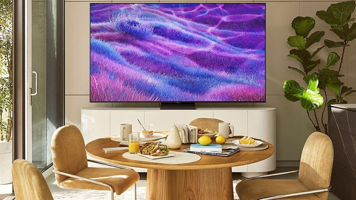 Tahle 85″ MiniLED TV od Samsungu pořádně zlevnila! Má 144 Hz a schopný AI procesor