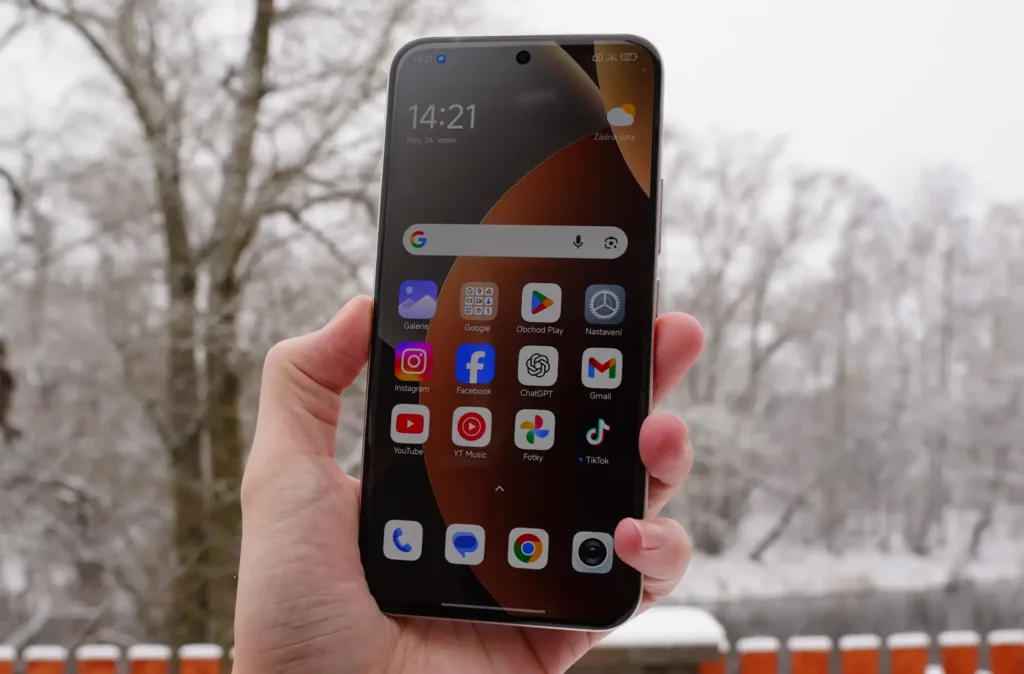 xiaomi redmi note 15 pro 5g displej v ruce