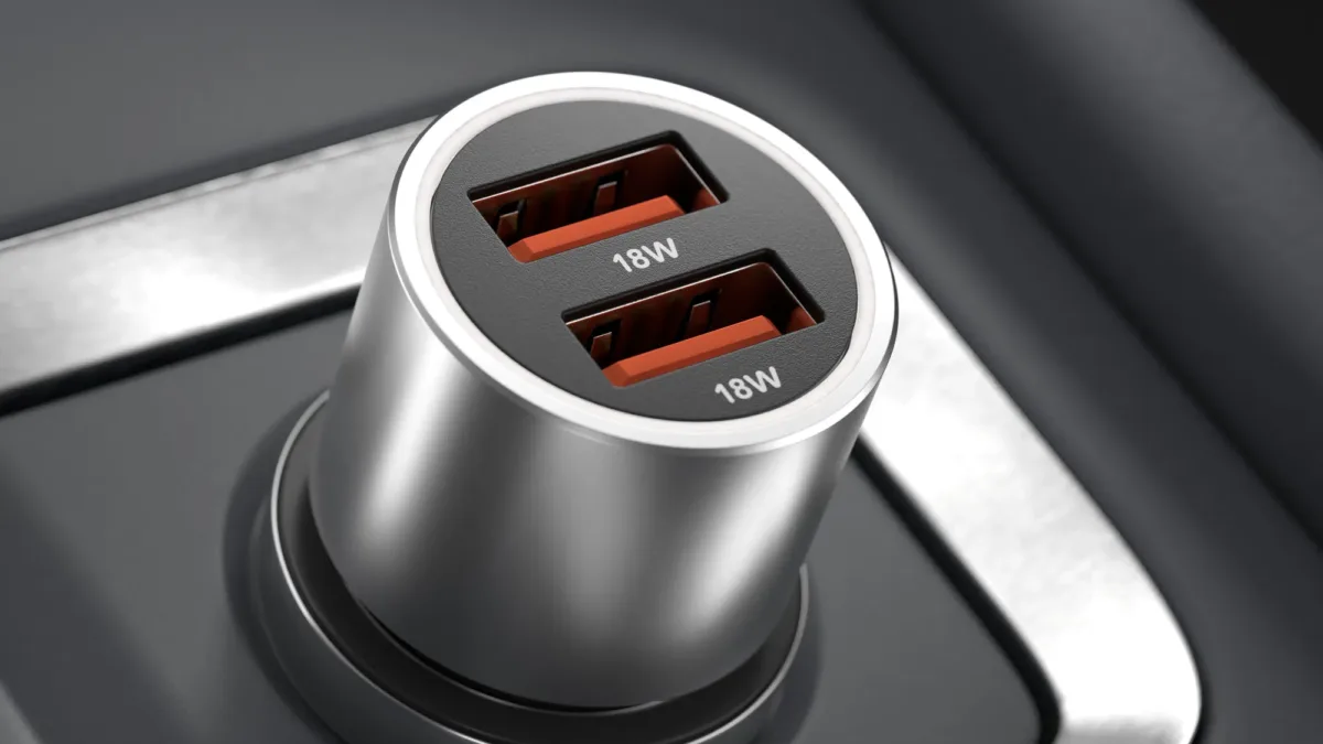 Češi ji milují: Spolehlivá nabíječka do auta zlevnila, stojí jen 120 korun!