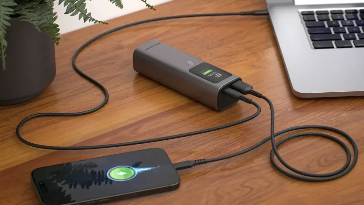 Nová 10 000mAh powerbanka z Alzy má 100W výkon a super displej, teď citelně zlevnila