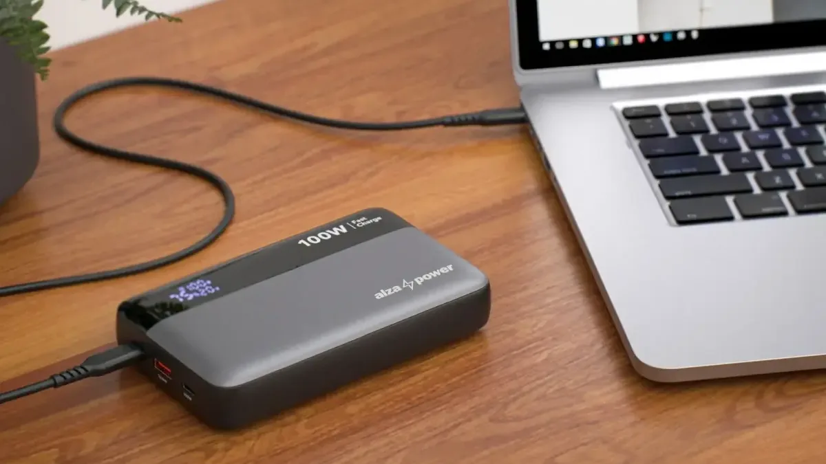 Powerbanka se 100 W za 909 Kč. Alza zlevnila svůj 20 000 mAh model na minimum
