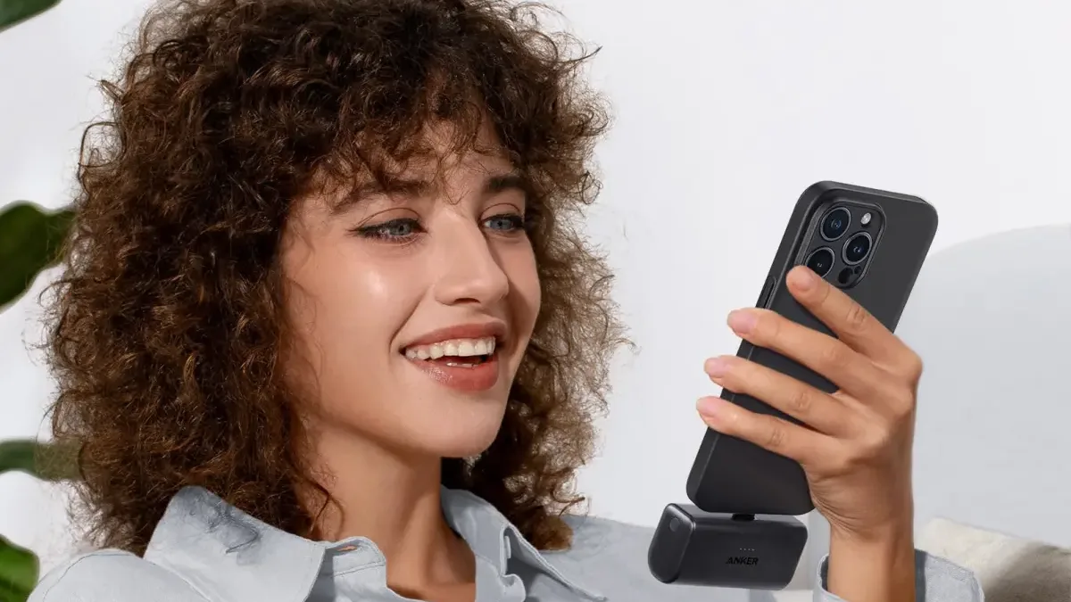 Tahle maličká powerbanka Anker se stane součástí vašeho telefonu, teď zlevnila na minimum