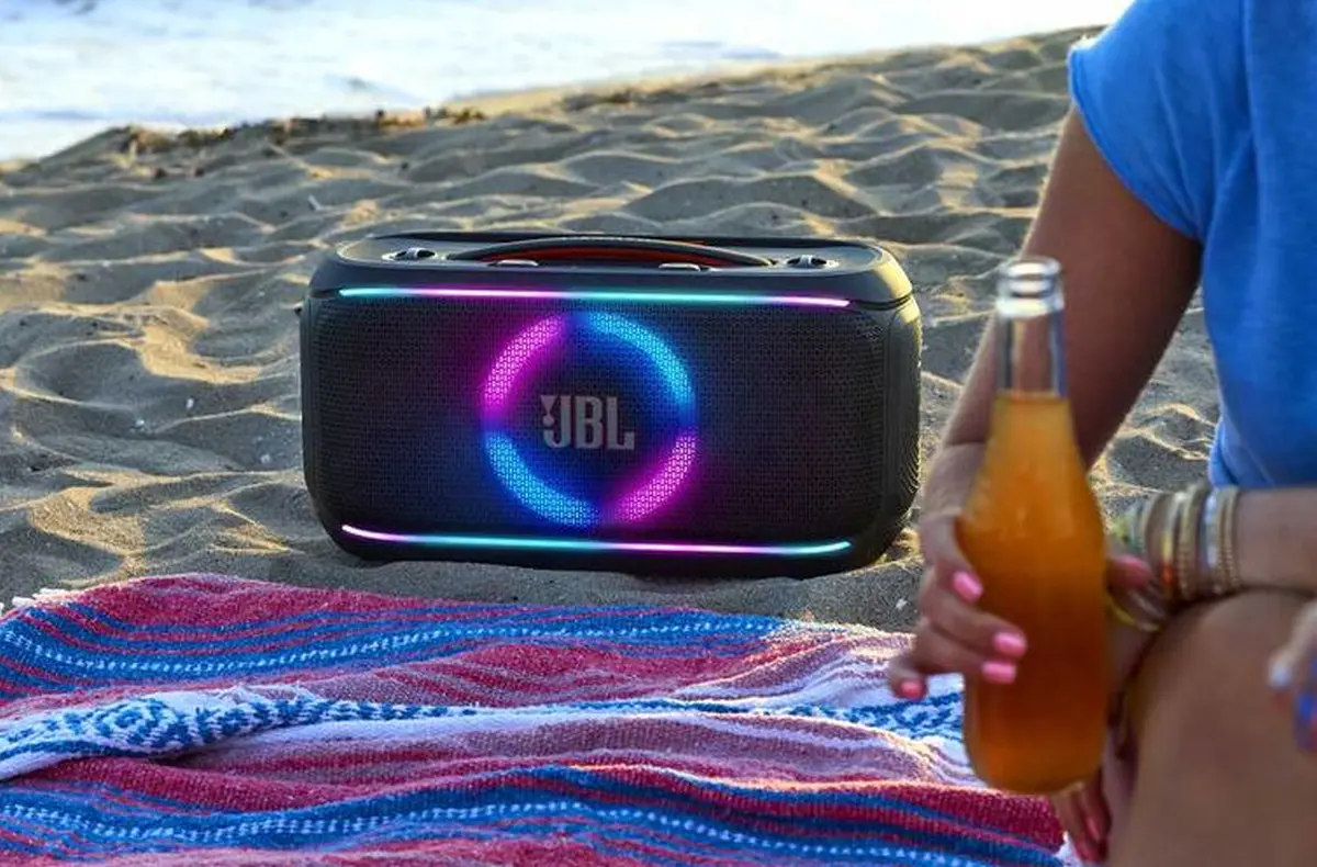 JBL PartyBox On The GO 2 na plazi oficialni