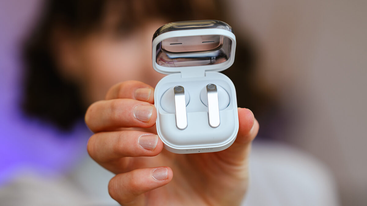 Galaxy Buds4 a Buds4 Pro jsou v prodeji! Co umí nová sluchátka od Samsungu za 4 399 a 6 199 Kč