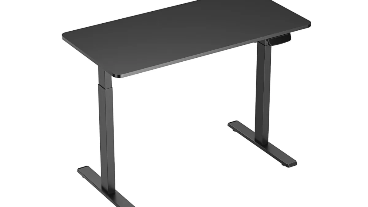 Elektrický polohovací stůl s deskou opět pod 5 tisíc. Skvěle hodnocený model AlzaErgo je v akci