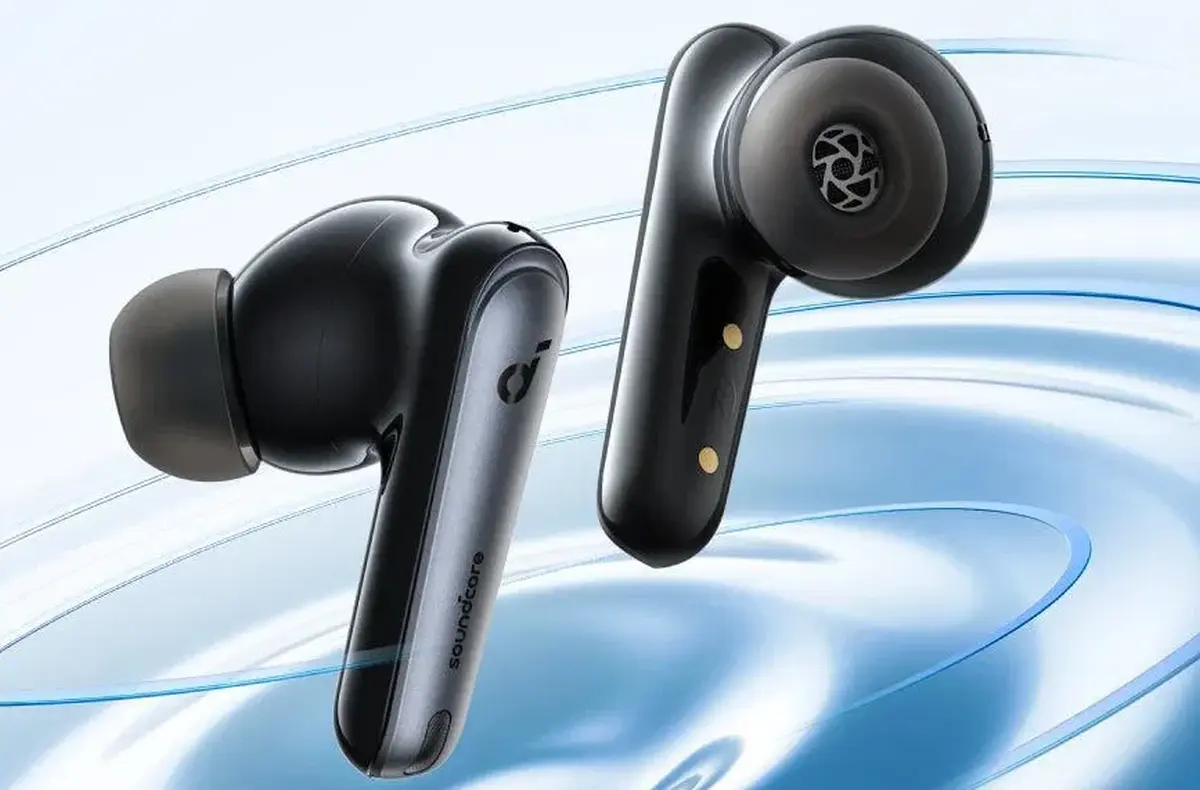 Anker soundcore Liberty 4NC na modrem pozadi