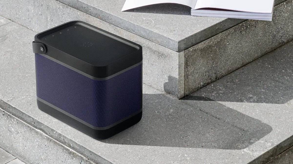 Bang & Olufsen Beolit 20 spadl z 16 tisíc na 9 990 Kč. Nabízí 70W zvuk, Qi nabíjení a design, který nestárne