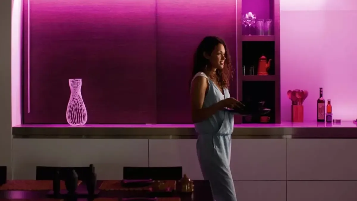 Skvělá sada pro vstup do chytré domácnosti Philips Hue. Pokročilou bránu a LED pásek teď koupíte v super akci